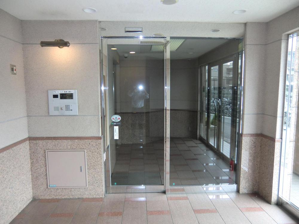 Entrance. Common areas