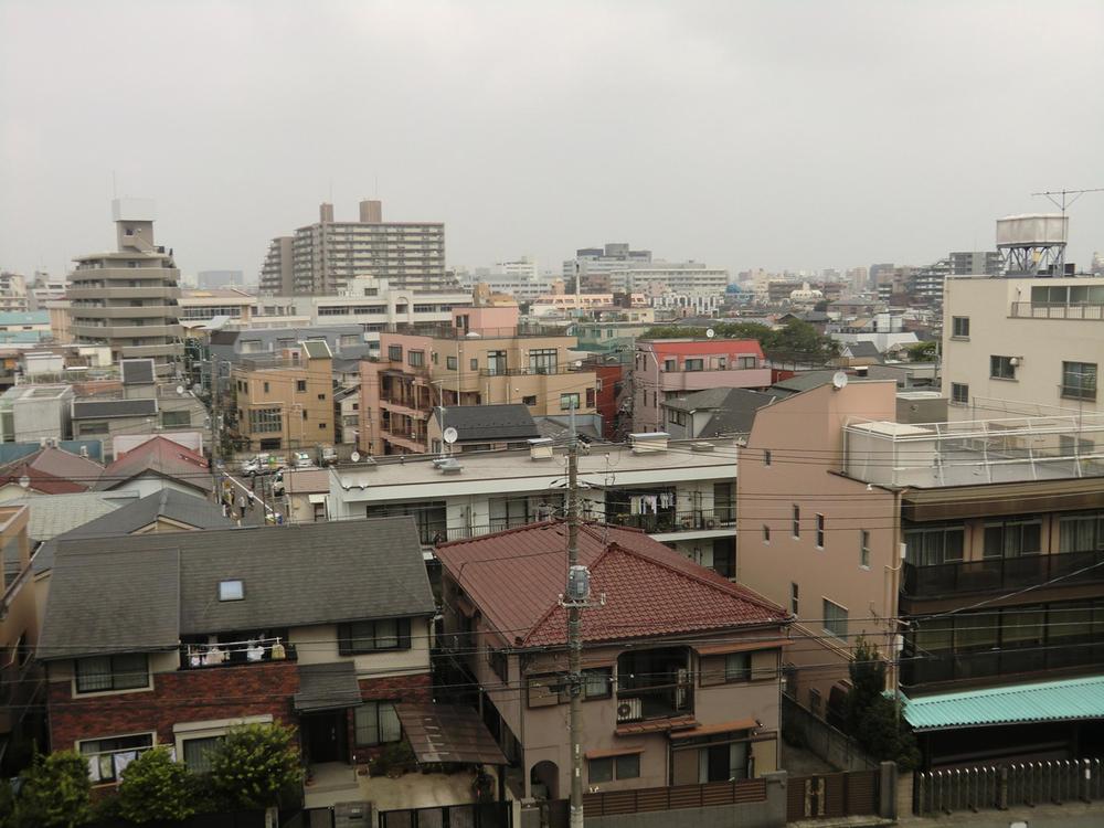 View photos from the dwelling unit. View from the site (August 2013) Shooting