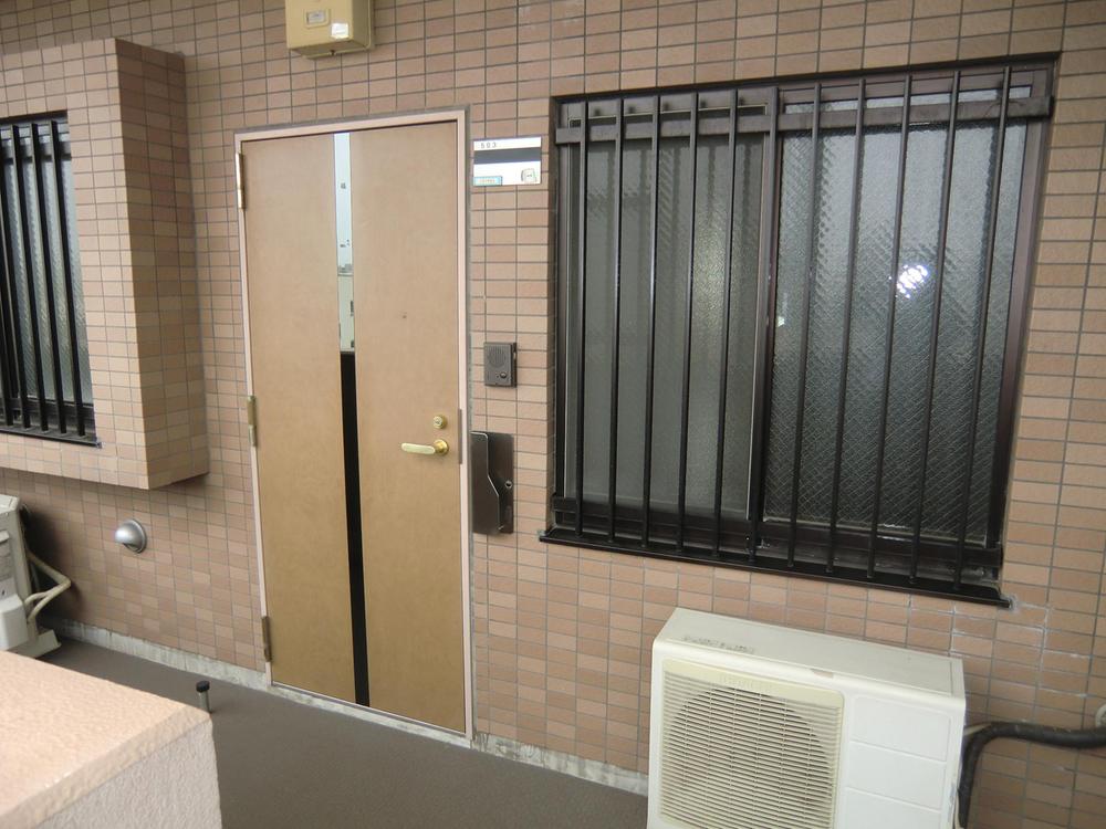 Entrance. Local (August 2013) Shooting