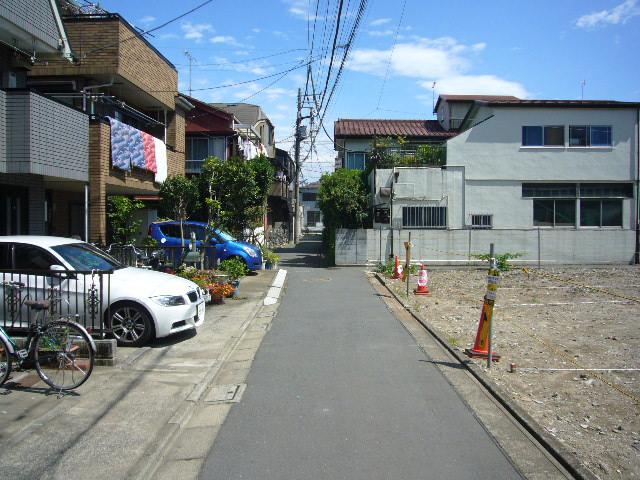 Local photos, including front road. Local (10 May 2013) Shooting