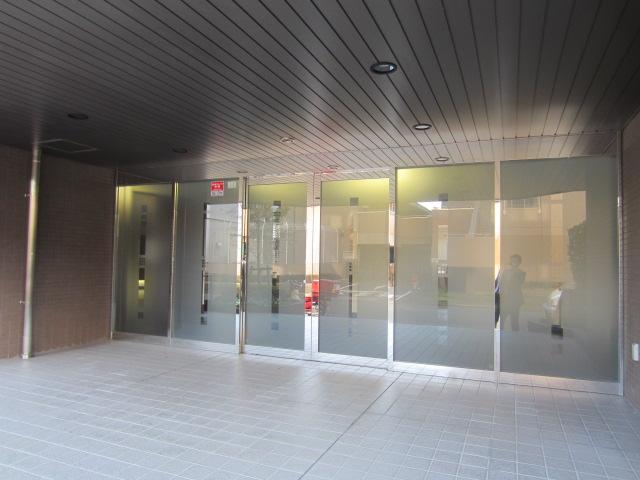 Entrance. Common areas