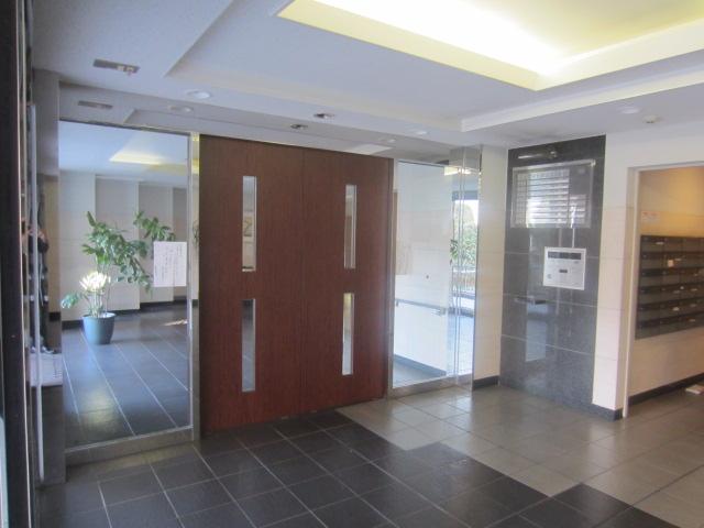 Entrance. Common areas