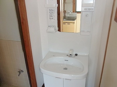 Washroom. Independent wash basin