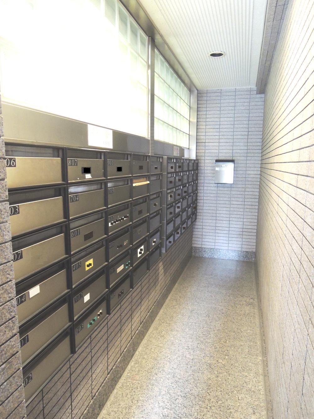 Other common areas. Common areas: e-mail box (mailing side)