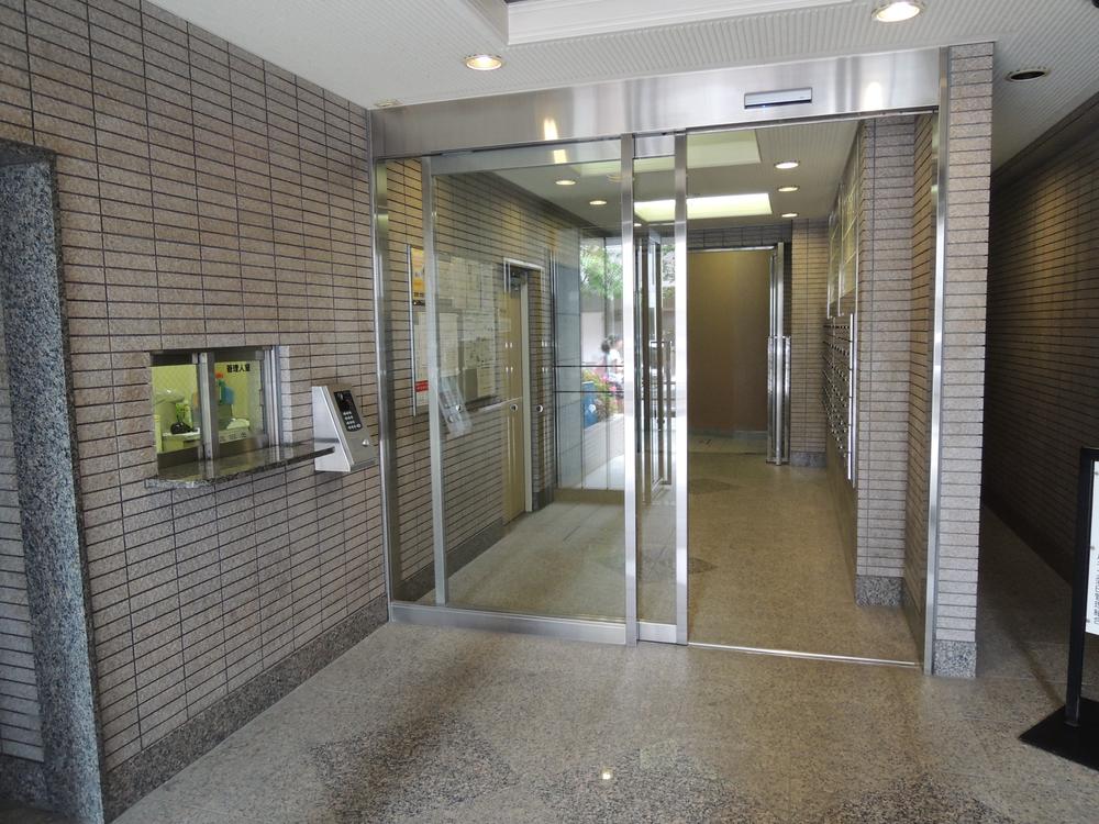 Entrance. Common areas: management people room ・ auto lock