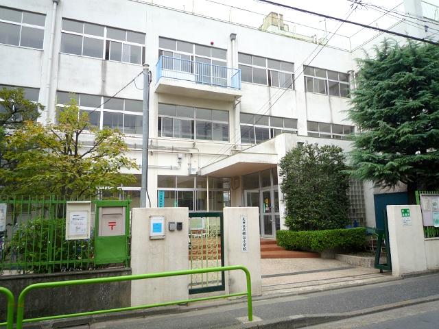 Primary school. Ota Ward Kojiya to elementary school 452m