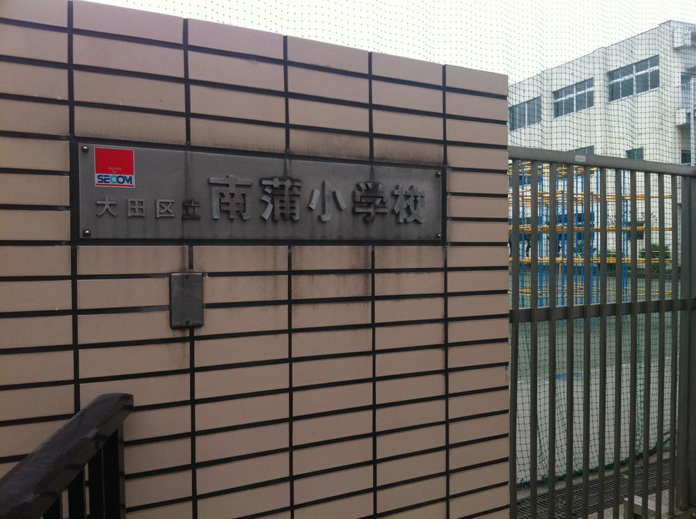 Primary school. Up to about Minamikama elementary school 90m