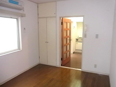 Living and room. Western-style 6 Pledge