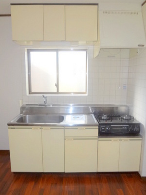 Kitchen. A large kitchen with a stove