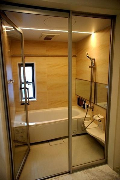 Bathroom. Local (10 May 2013) Shooting