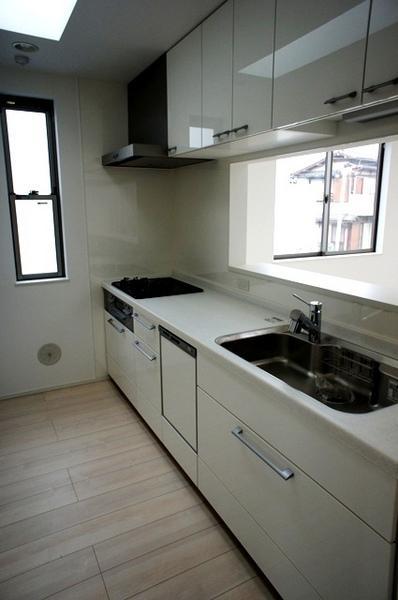 Kitchen. Local (10 May 2013) Shooting