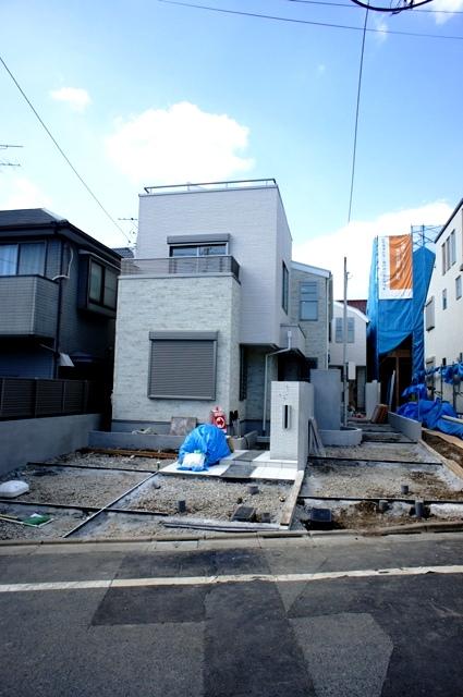 Local photos, including front road. Local (10 May 2013) Shooting