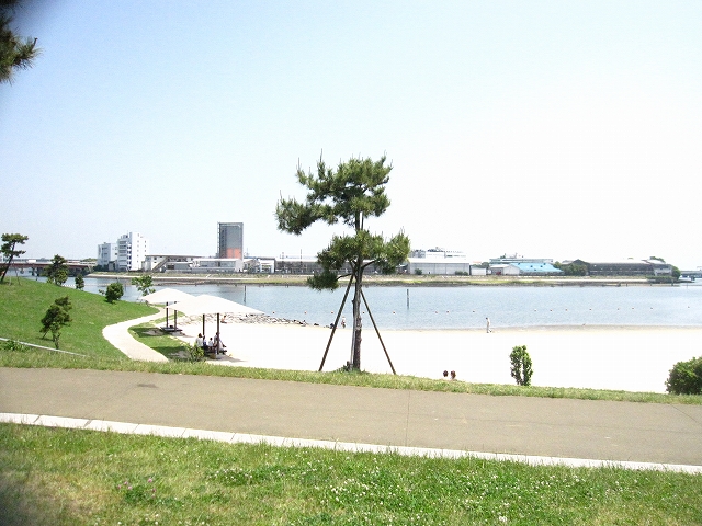 Other. There is a home of the beach park in an 8-minute walk. 