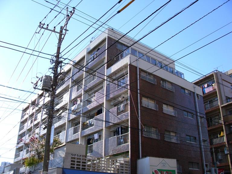 Local appearance photo. Local (11 May 2013) Shooting