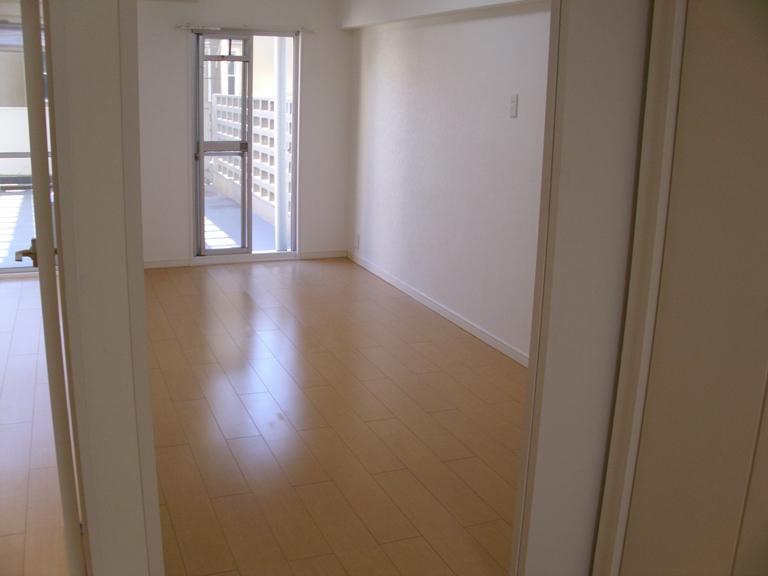 Non-living room. Indoor (11 May 2013) Shooting