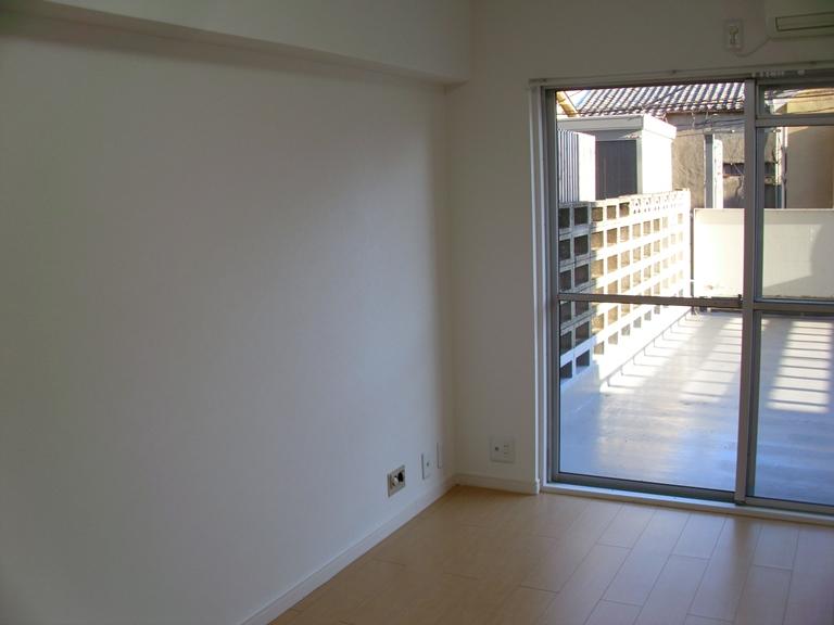 Non-living room. Indoor (11 May 2013) Shooting