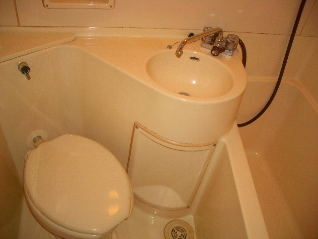 Bath. 3-point unit bus