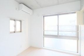 Living and room. A bright room