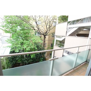 Living and room. There shoji