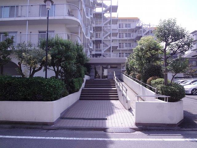 Local appearance photo. Entrance approach