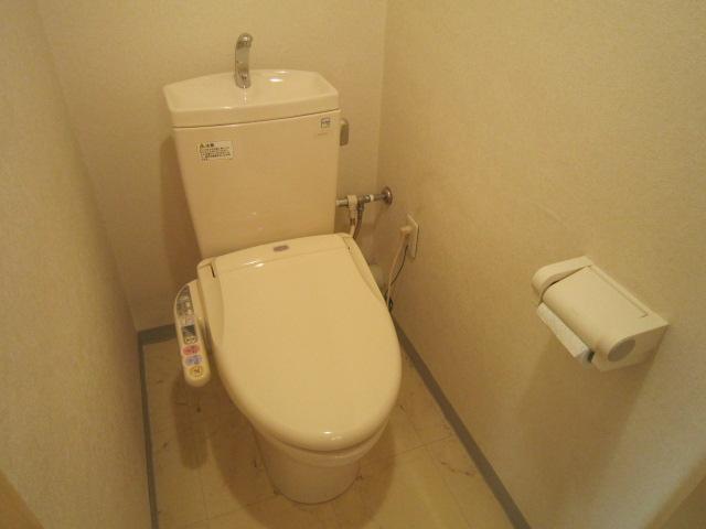 Toilet. Toilet (December 2013 shooting)