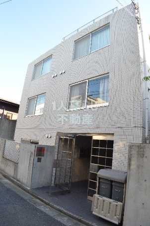 Building appearance. It is in Kuo card gift