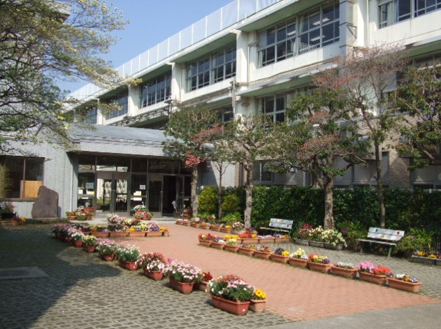 Junior high school. Okusawa 1212m until junior high school (junior high school)