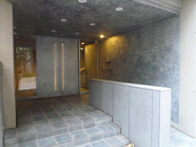 Entrance. Common areas