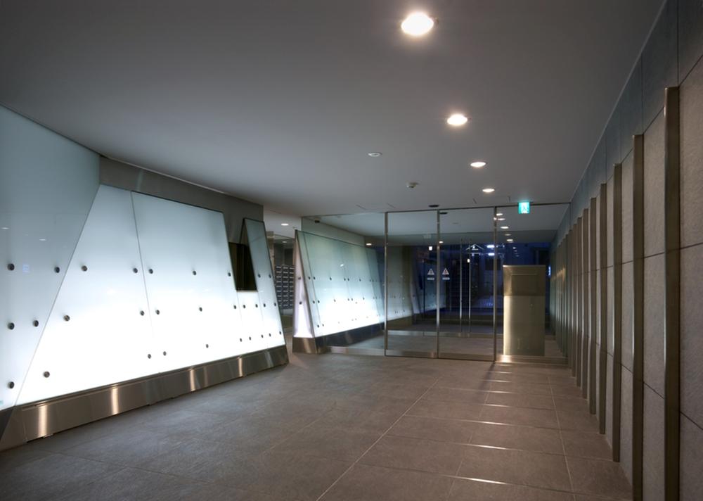 Entrance. Common areas