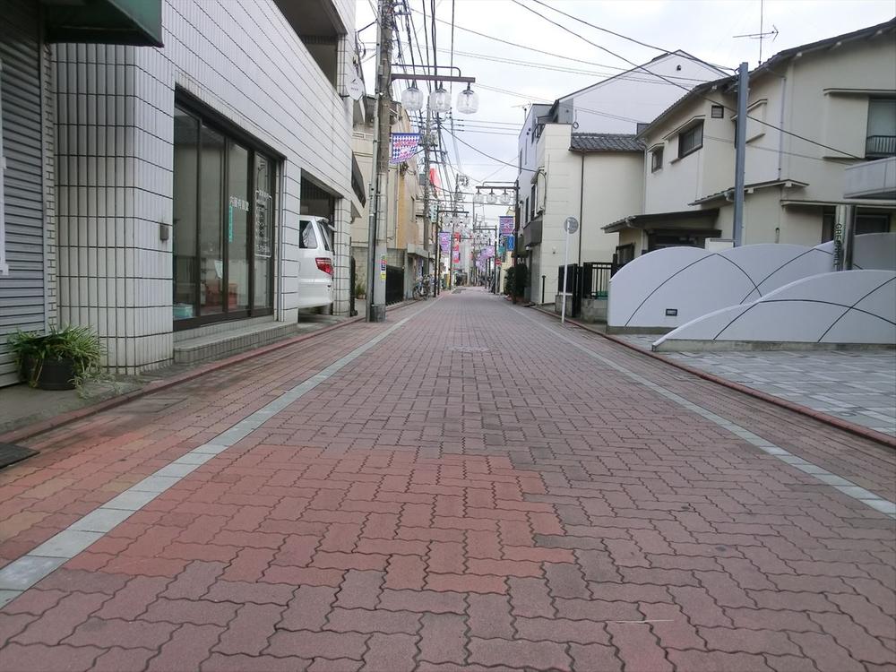 Local photos, including front road. Local (11 May 2013) Shooting