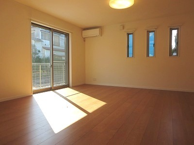 Living and room. Spacious living room