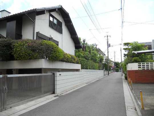 Local land photo. Overlooking the site from the front on public roads.