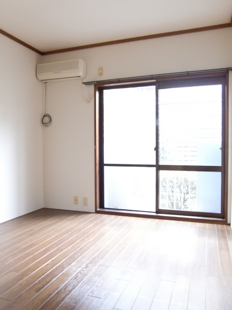 Living and room. 6 Pledge of Western-style.