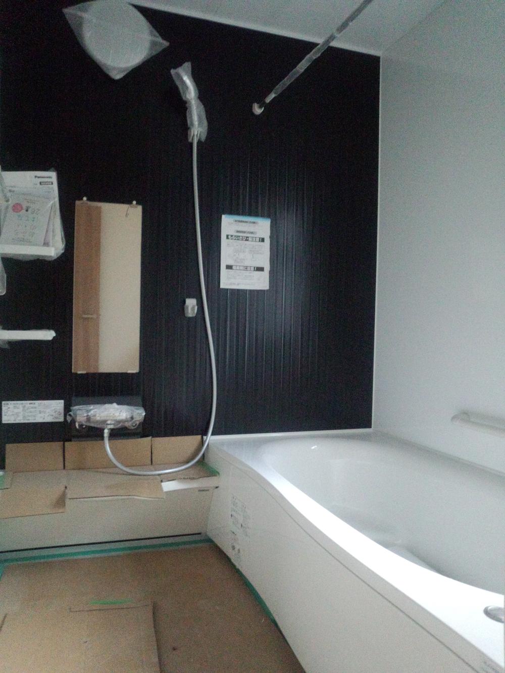 Bathroom. Unit bus of 1 pyeong size adults are also tired comfortably stretched out legs. With bathroom dryer