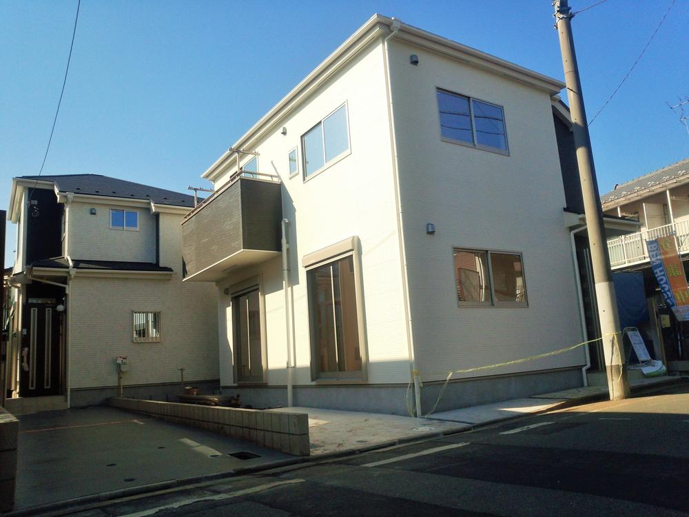 Local appearance photo. Outer wall is excellent in durability, Also is easy upscale siding finish future maintenance. Local (11 May 2013) Shooting