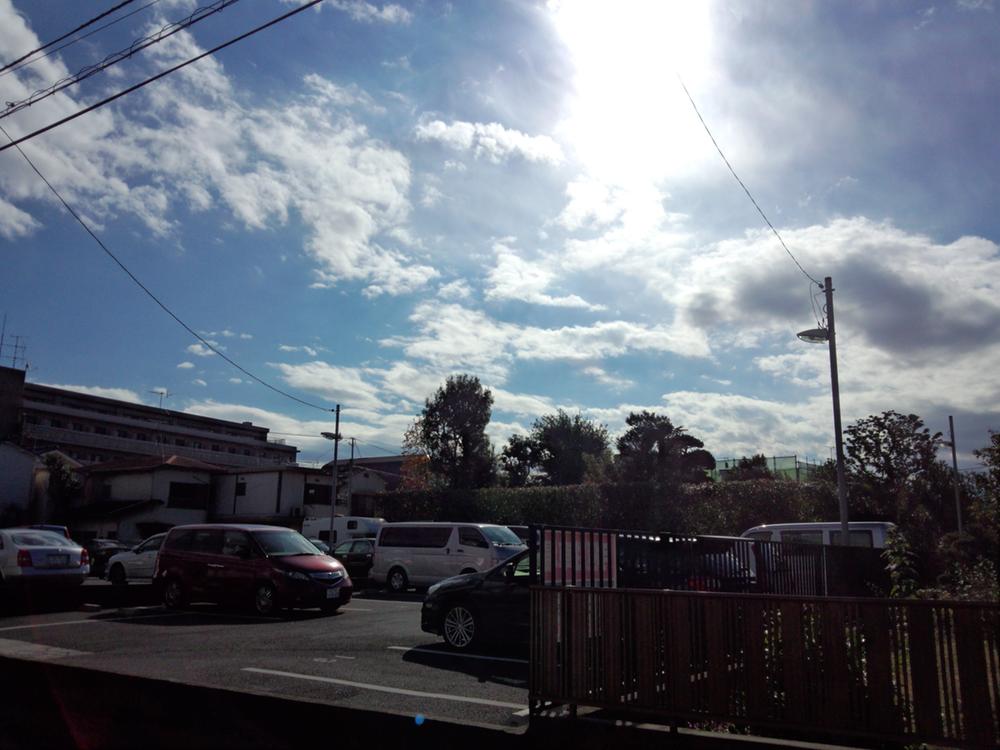 Local photos, including front road. Local (September 2013) Shooting Because just across the front road of parking, Sunshine ・ ventilation ・ Daylighting good !!