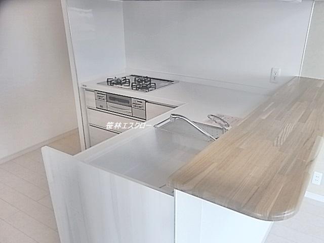 Kitchen. Open counter kitchen new exchange already