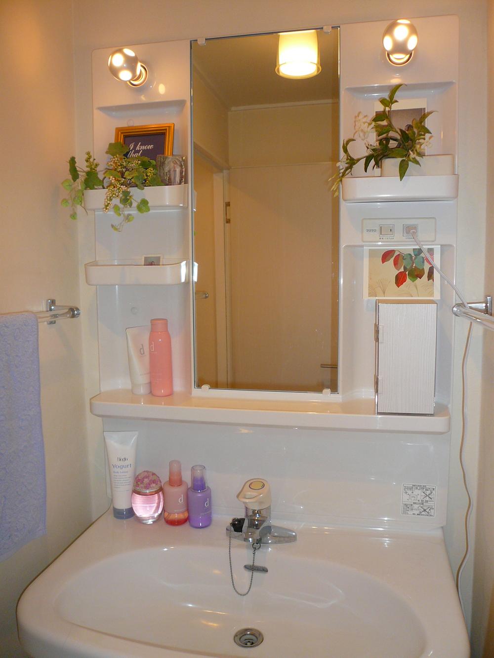 Wash basin, toilet. Indoor (September 2013) Shooting