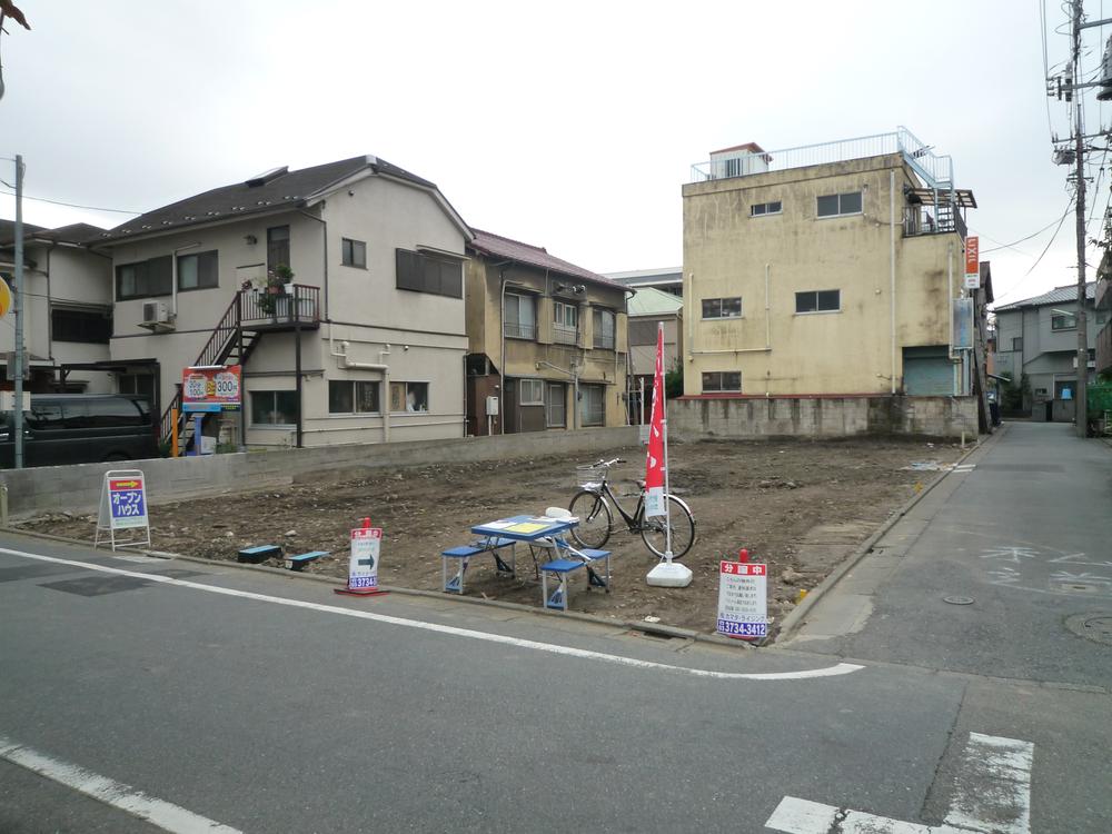 Local appearance photo. Local (11 May 2013) Shooting