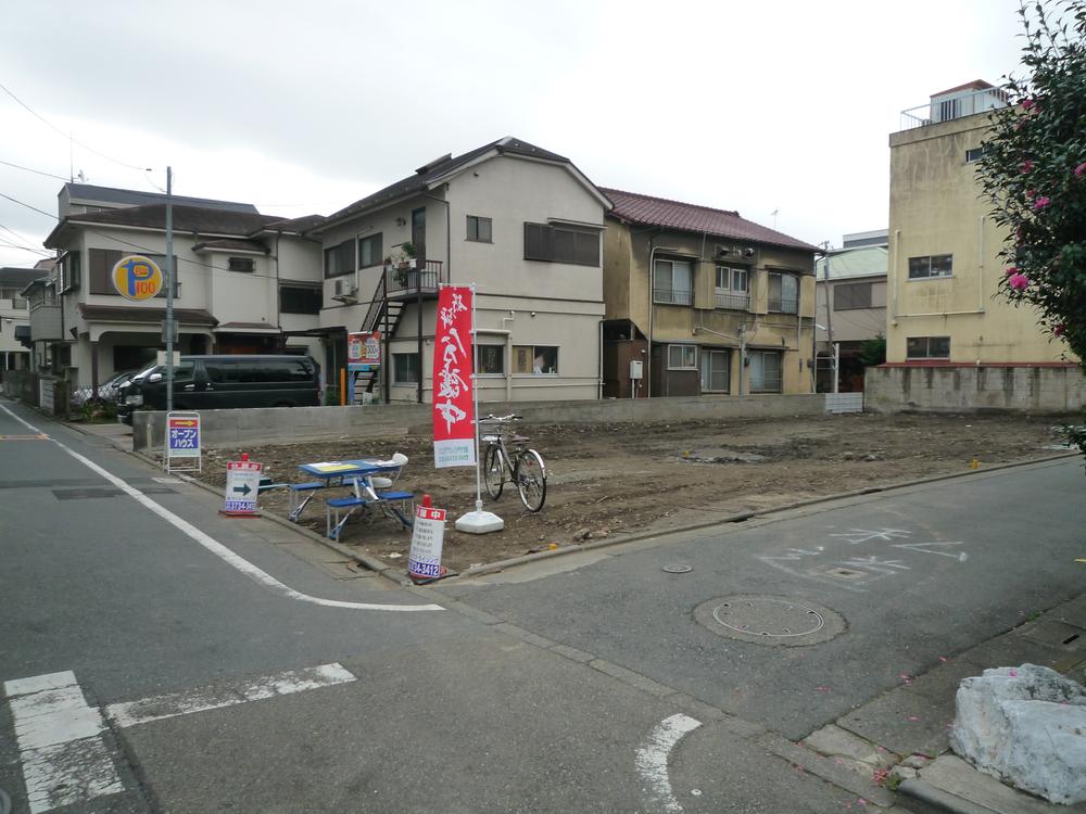 Local appearance photo. Local (11 May 2013) Shooting