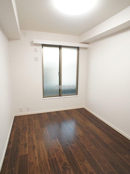 Non-living room. 5 Pledge of Western-style