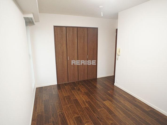 Non-living room. 7 Pledge of Western-style