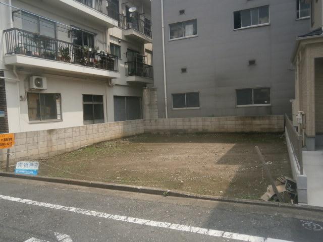 Local appearance photo. Local (12 May 2013) Shooting