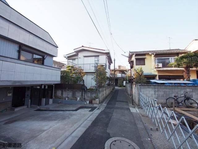 Local photos, including front road. Frontal road