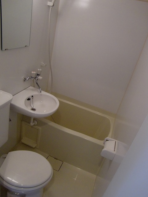 Bath. 3-point unit bus