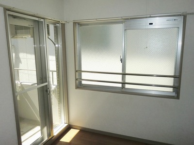 Other room space. Two-sided lighting of the bright rooms