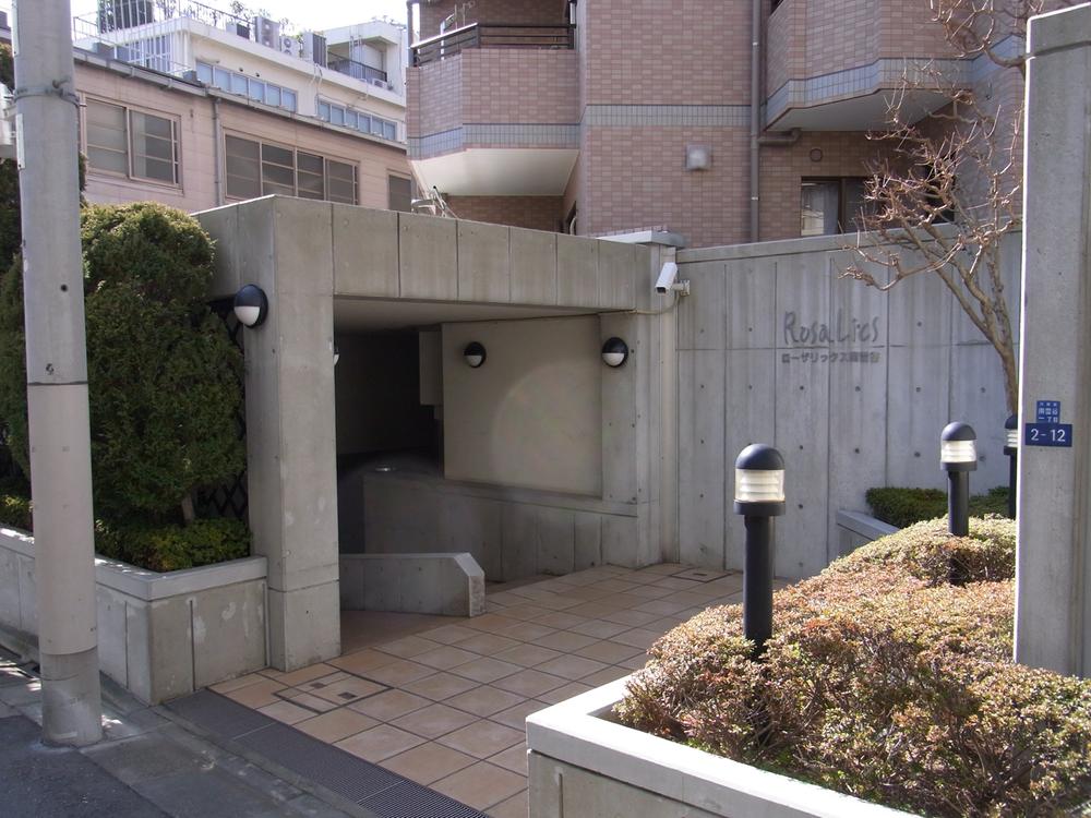 Entrance. Common areas