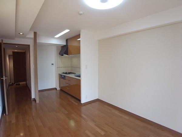 Living. Administrative expenses: 12550 yen / Month repair reserve: 11850 yen / Month