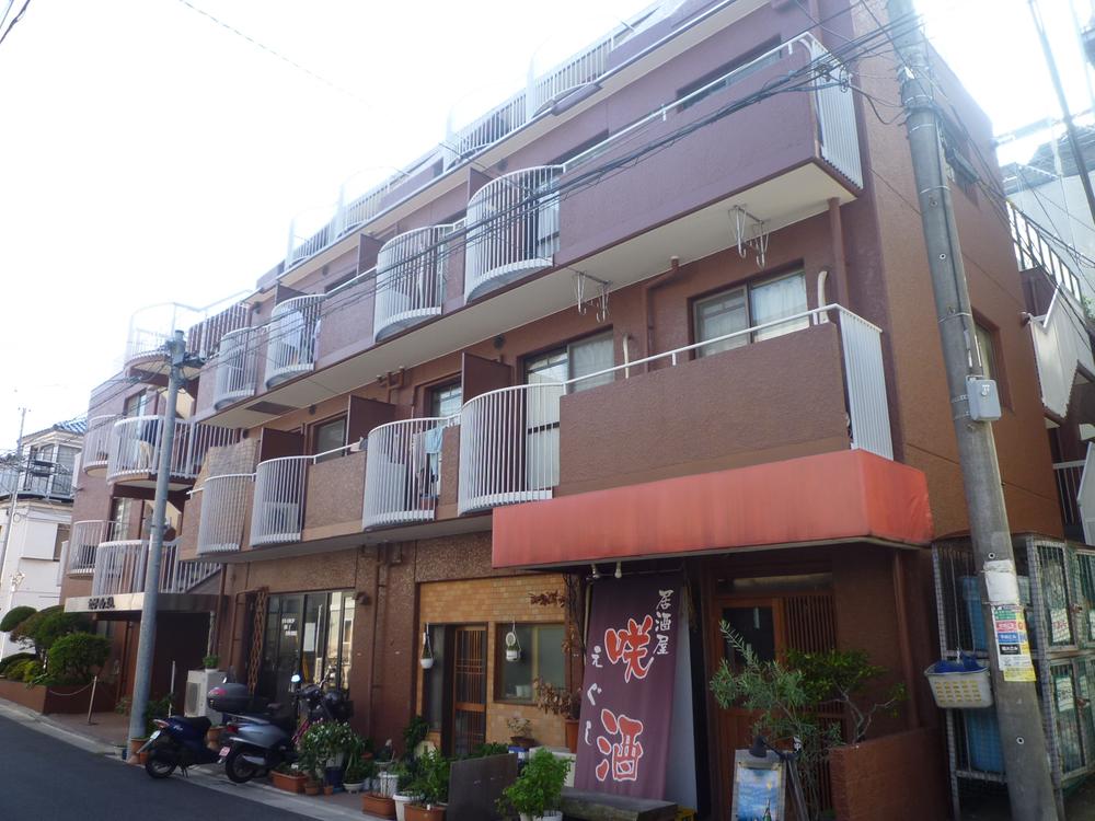 Local appearance photo. Local (10 May 2013) Shooting