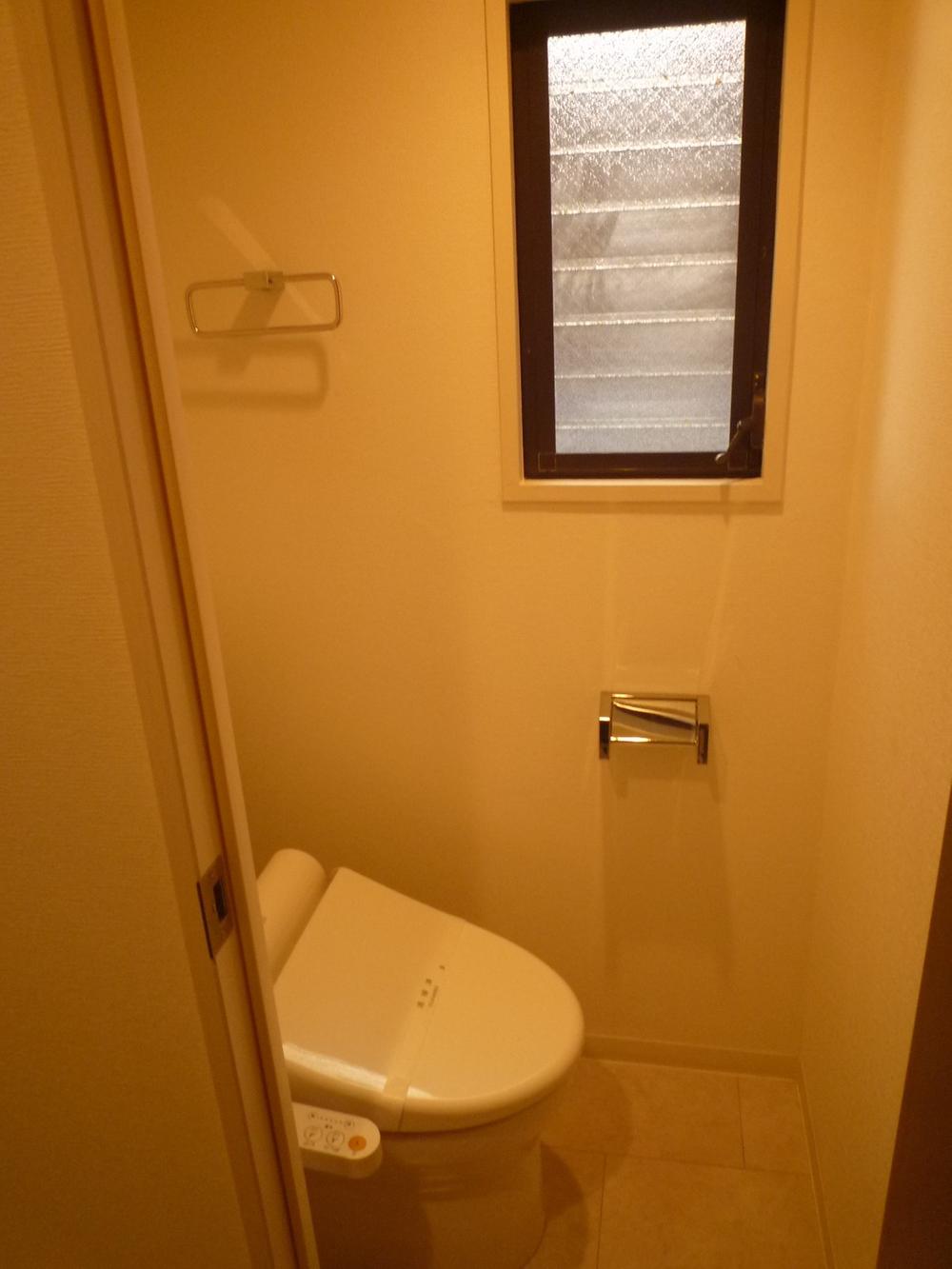 Toilet. Indoor (10 May 2013) Shooting